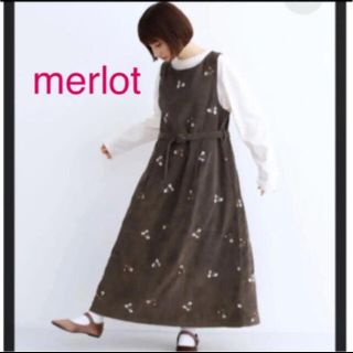 メルロー(merlot)のmerlot【美品】コーデュロイ花刺繍ワンピース(ロングワンピース/マキシワンピース)