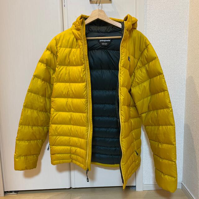 patagonia(パタゴニア)のpatagonia メンズ ダウンセーター フーディ sサイズ メンズのジャケット/アウター(ダウンジャケット)の商品写真