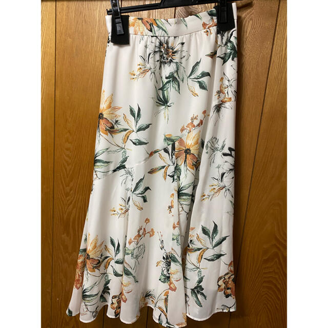 JUSGLITTY(ジャスグリッティー)の花柄スカート レディースのスカート(ロングスカート)の商品写真