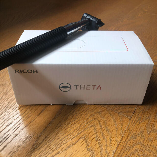 RICOH(リコー)のくるみ様専用　THETA SC ホワイト スマホ/家電/カメラのカメラ(コンパクトデジタルカメラ)の商品写真