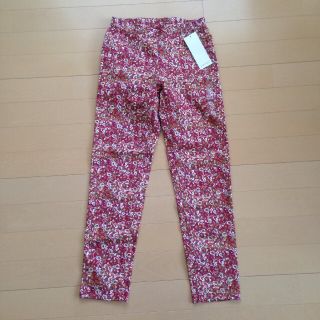 ジーユー(GU)の【新品】花柄　クロップド　レギンスパンツ(クロップドパンツ)