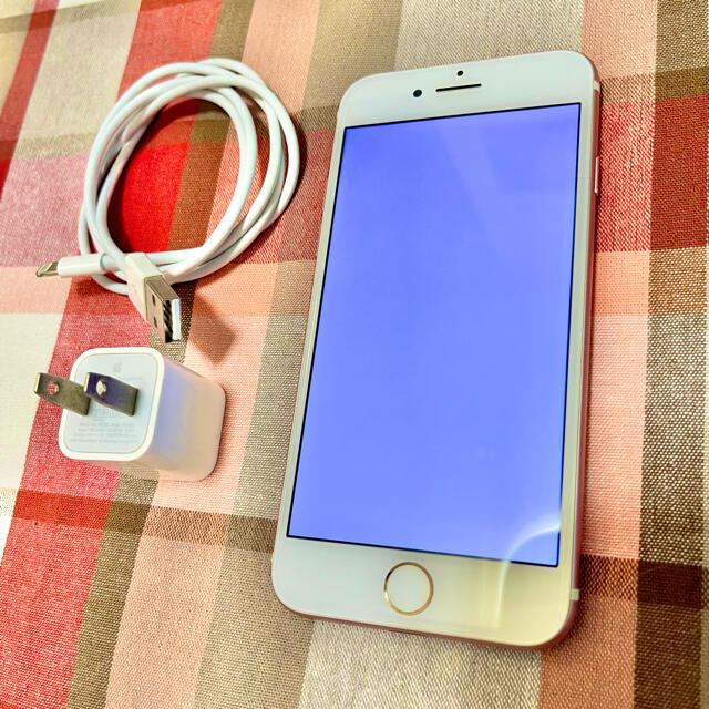 Apple(アップル)の【美品】iPhone7 ローズゴールド 128GB スマホ/家電/カメラのスマートフォン/携帯電話(スマートフォン本体)の商品写真