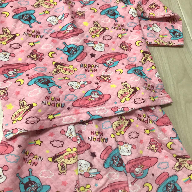 アンパンマン  パジャマ キッズ/ベビー/マタニティのキッズ服女の子用(90cm~)(パジャマ)の商品写真