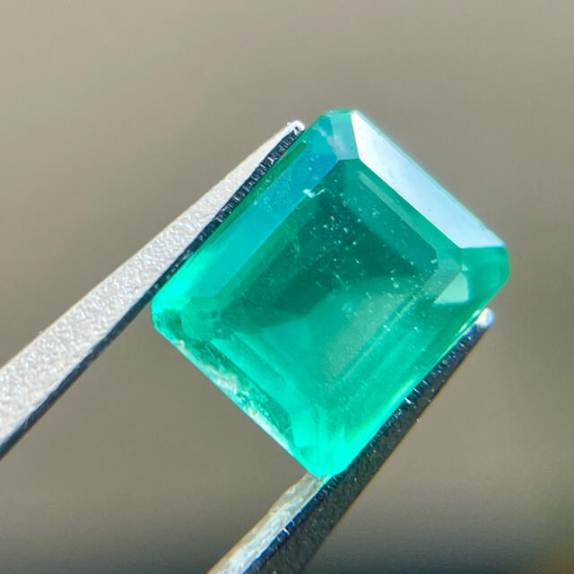 【未使用 鑑別付き】コロンビア産　エメラルド　ルース　1.3ｃｔ