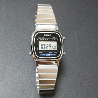 カシオ(CASIO)の【新品】カシオ　デジタル腕時計 　ステンレス チープカシオ　レディース(腕時計)