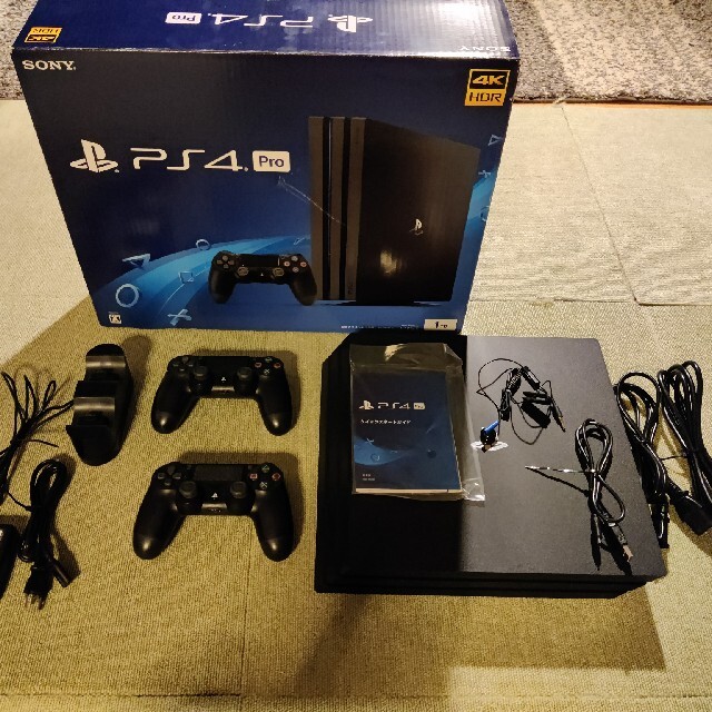 PlayStation4(プレイステーション4)のPS4 Pro CUH-7100B 中古 エンタメ/ホビーのゲームソフト/ゲーム機本体(家庭用ゲーム機本体)の商品写真