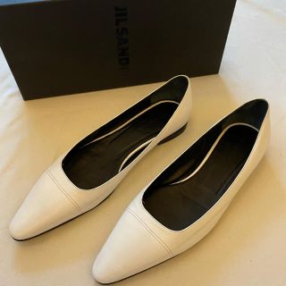 ジルサンダー(Jil Sander)のJIL SANDER ポインテッドトゥフラットパンプス(バレエシューズ)