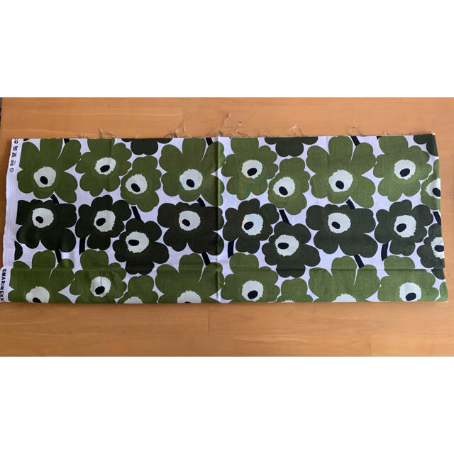 marimekko(マリメッコ)の新品★レア　marimekko はぎれ生地　ミニウニッコ　カーキ　ダークグリーン ハンドメイドの素材/材料(生地/糸)の商品写真