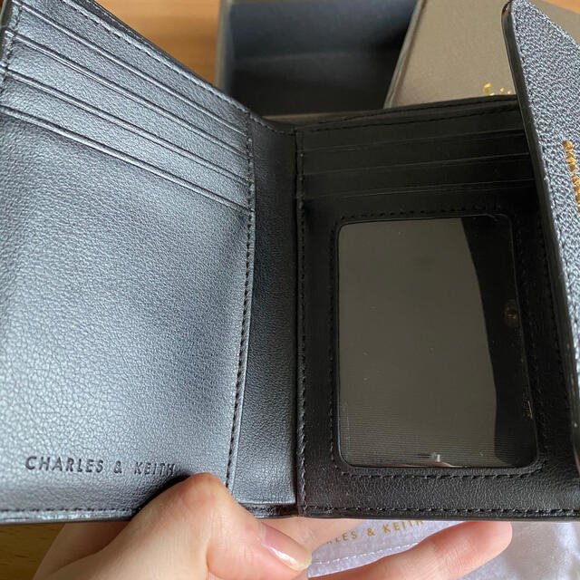 Charles and Keith(チャールズアンドキース)のCharles&keith 折り財布 レディースのファッション小物(財布)の商品写真