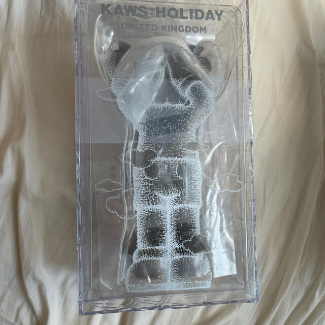 MEDICOM TOY(メディコムトイ)のKAWS HOLIDAY UK Figure Black カウズホリデーブラック ハンドメイドのおもちゃ(フィギュア)の商品写真