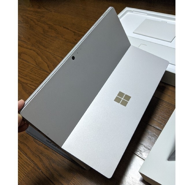 Microsoft(マイクロソフト)の美品です！Surface pro5(2017) おまけ追加しました スマホ/家電/カメラのPC/タブレット(タブレット)の商品写真