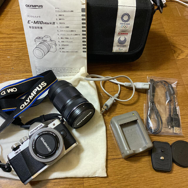 OLYMPUS OM-D E-M10 MarkⅡダブルレンズキット スマホ/家電/カメラのカメラ(ミラーレス一眼)の商品写真