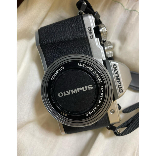 OLYMPUS OM-D E-M10 MarkⅡダブルレンズキット スマホ/家電/カメラのカメラ(ミラーレス一眼)の商品写真