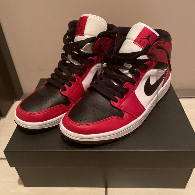 NIKE(ナイキ)の本日限定値下 JORDAN 1 MID CHICAGO BLACK TOE メンズの靴/シューズ(スニーカー)の商品写真