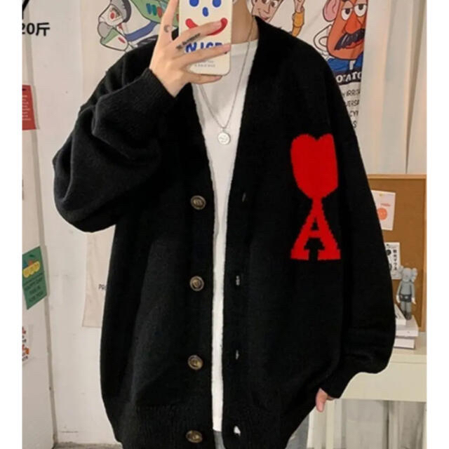 MAISON KITSUNE'(メゾンキツネ)のハートデザイン　vネック　カーディガン　韓国 メンズのトップス(カーディガン)の商品写真