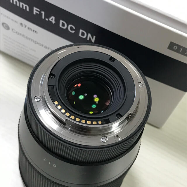 SIGMA(シグマ)の【美品】SIGMA sony E 16mm f1.4 単焦点レンズ スマホ/家電/カメラのカメラ(レンズ(単焦点))の商品写真