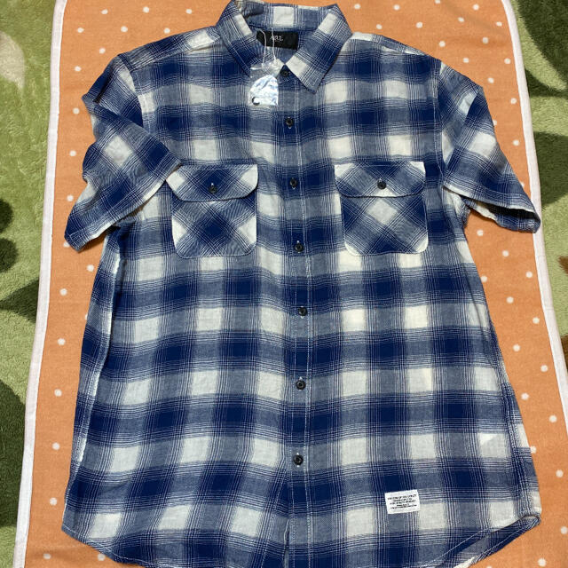 AZUL by moussy(アズールバイマウジー)の未使用 AZUL 半袖チェックシャツ メンズのトップス(シャツ)の商品写真
