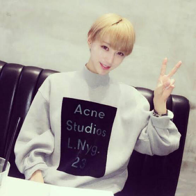 ACNE(アクネ)のAcne Studous ロゴハイネックスウェット メンズのトップス(スウェット)の商品写真