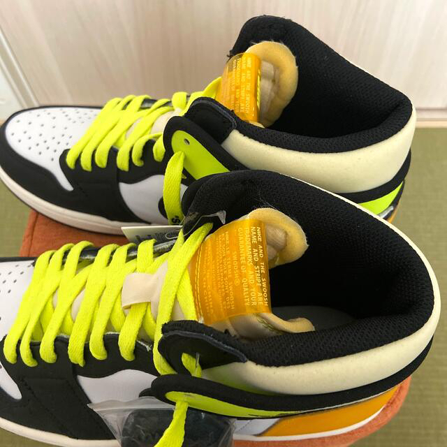 NIKE(ナイキ)のNIKE AIR JORDAN 1 HIGH OG "VOLT GOLD" メンズの靴/シューズ(スニーカー)の商品写真