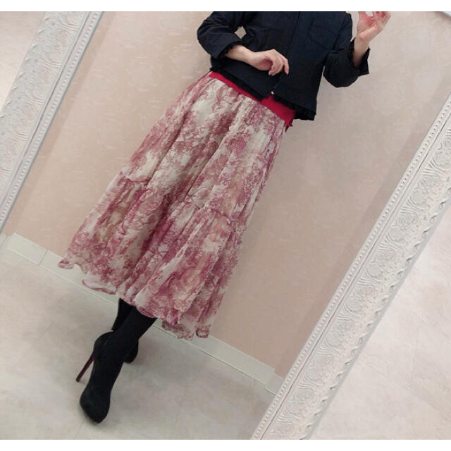 アニマル柄　スカート　シフォンお素材　ピンク系 レディースのスカート(ロングスカート)の商品写真