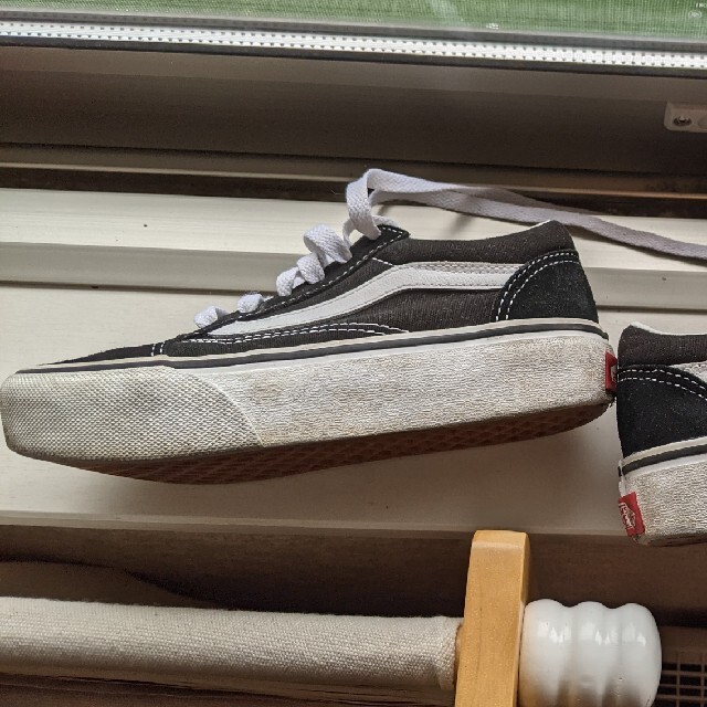 VANS(ヴァンズ)のバンズ オールド スクール ブラック ホワイト キッズ/ベビー/マタニティのキッズ靴/シューズ(15cm~)(スニーカー)の商品写真