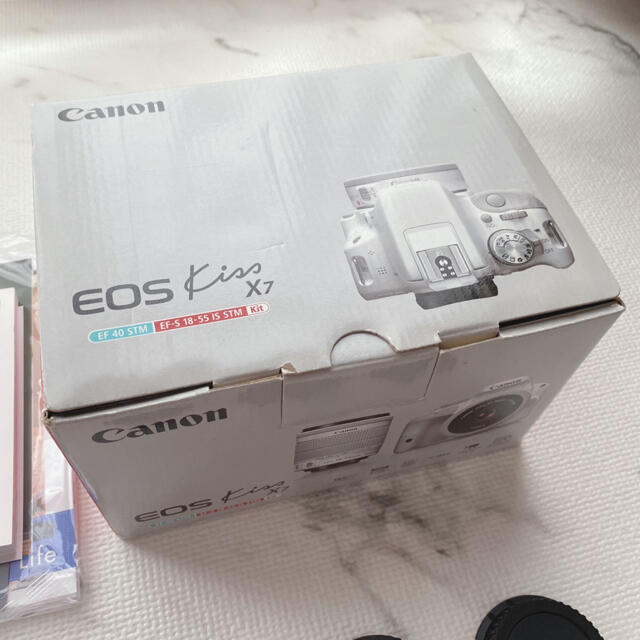 Canon(キヤノン)のcanon eos kiss x7ホワイト スマホ/家電/カメラのカメラ(デジタル一眼)の商品写真