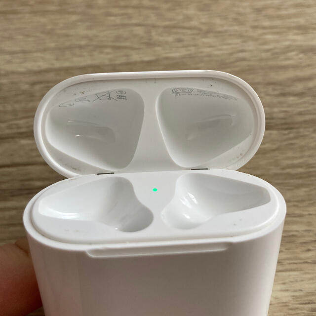 Apple(アップル)のAir Pods 第1世代ジャンク(音量左右差有り) スマホ/家電/カメラのオーディオ機器(ヘッドフォン/イヤフォン)の商品写真