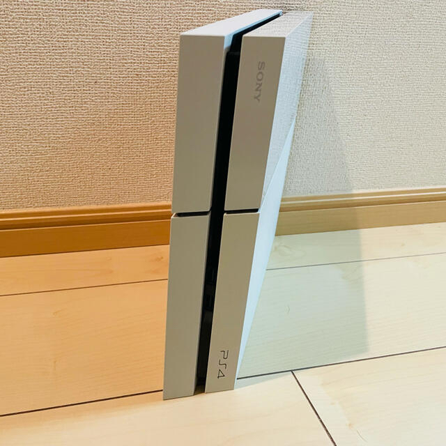 PlayStation4(プレイステーション4)のPS4 プレステ4 本体 CUH-1100A 500G   エンタメ/ホビーのゲームソフト/ゲーム機本体(家庭用ゲーム機本体)の商品写真