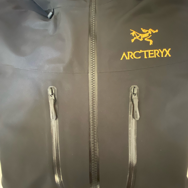 ARC'TERYX(アークテリクス)のあいうえお様専用　アルファSV サイズXS 24Kブラック　カナダ製 メンズのジャケット/アウター(マウンテンパーカー)の商品写真