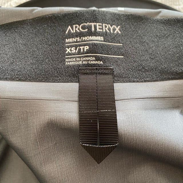 ARC'TERYX(アークテリクス)のあいうえお様専用　アルファSV サイズXS 24Kブラック　カナダ製 メンズのジャケット/アウター(マウンテンパーカー)の商品写真