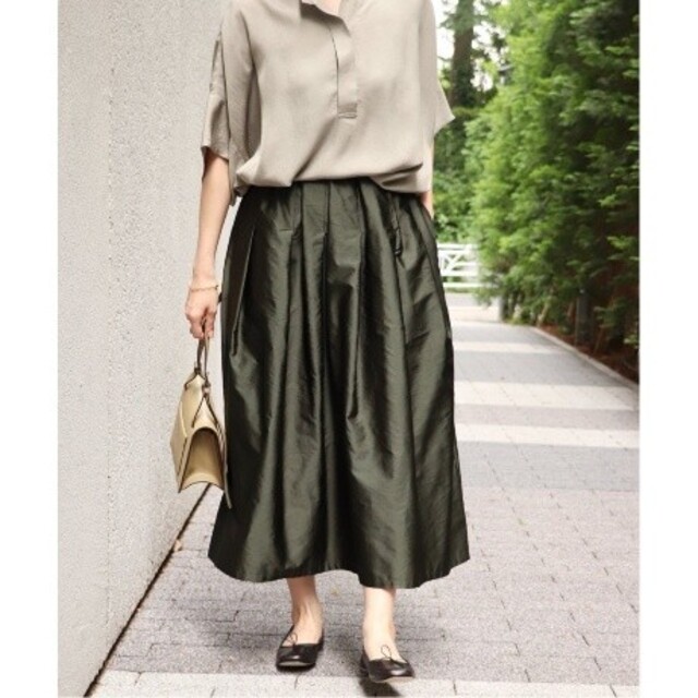 IENA(イエナ)のIENA AIDAタフタギャザースカート カーキ レディースのスカート(ロングスカート)の商品写真