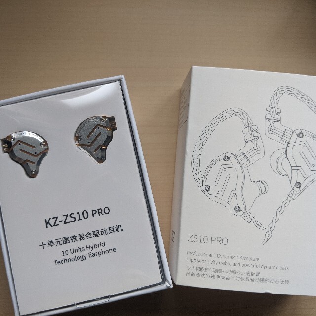 KZ ZS10 ProイヤホンとKZ 784ケーブル スマホ/家電/カメラのオーディオ機器(ヘッドフォン/イヤフォン)の商品写真