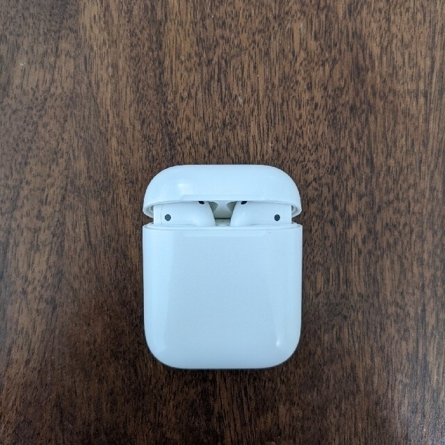 Apple(アップル)のAir pods 第二世代　中古 スマホ/家電/カメラのオーディオ機器(ヘッドフォン/イヤフォン)の商品写真