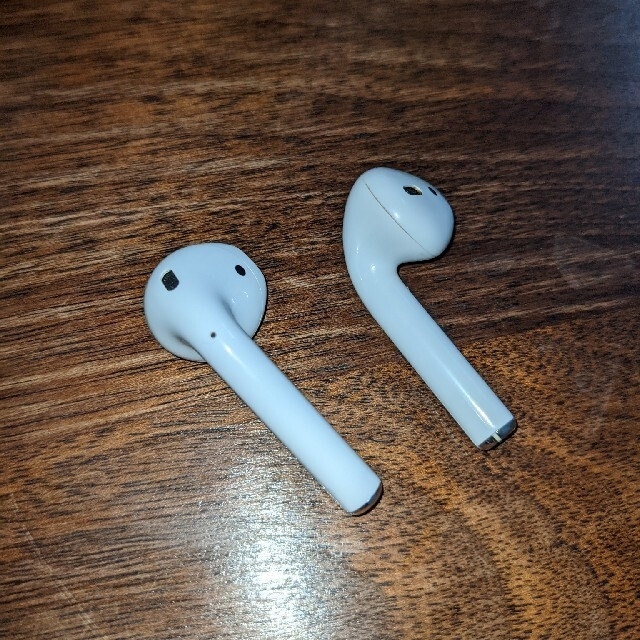 Apple(アップル)のAir pods 第二世代　中古 スマホ/家電/カメラのオーディオ機器(ヘッドフォン/イヤフォン)の商品写真