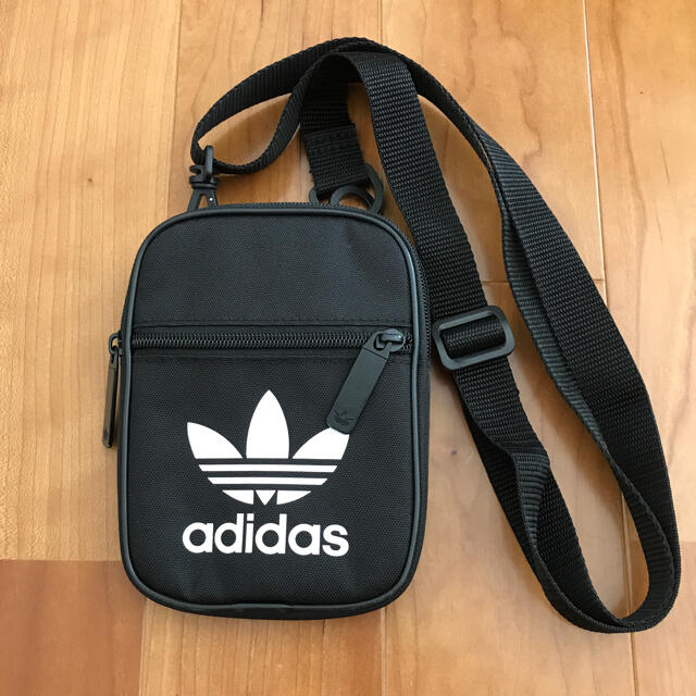 adidas(アディダス)のadidasOriginals ショルダーポーチ メンズのバッグ(ショルダーバッグ)の商品写真