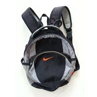 ナイキ(NIKE)の【yiru🖤様専用】NIKE　ミニリュック　ブラック×グレー(リュックサック)