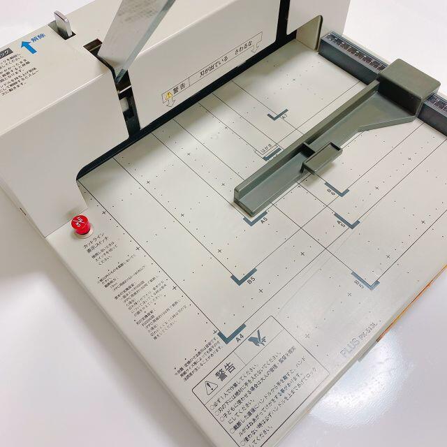 PLUS 裁断機 忙しく PK-513L (A4対応 ホワイト) PLUS 裁断機 忙しく PK-513L (A4対応 ホワイト)