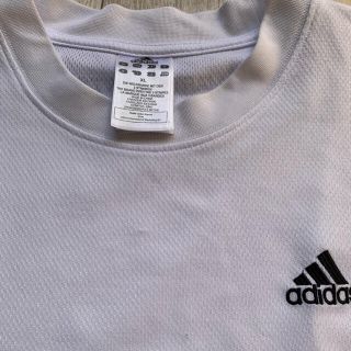 アディダス(adidas)のadidas Tシャツ(Tシャツ/カットソー(半袖/袖なし))