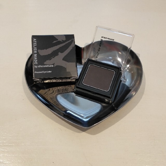 shu uemura(シュウウエムラ)のri🖤様専用！！新品未使用　シュウウエムラ　アイシャドウ コスメ/美容のベースメイク/化粧品(アイシャドウ)の商品写真