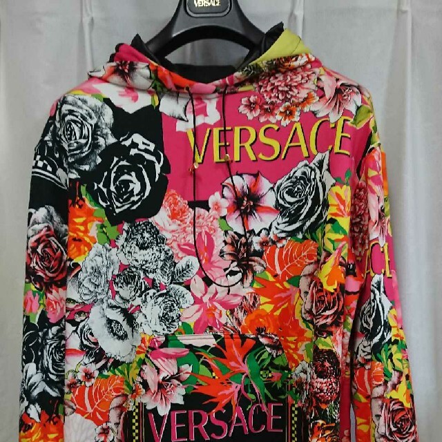 VERSACE(ヴェルサーチ)のアート、フラワー   フードパーカー メンズのトップス(パーカー)の商品写真