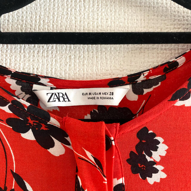 ZARA(ザラ)の【zara】花柄ワンピース　赤　レッド レディースのワンピース(ロングワンピース/マキシワンピース)の商品写真