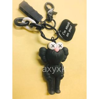 セサミ×カウズ　【黒】キーホルダー　kaws バッグホルダー　KAWS(キーホルダー)