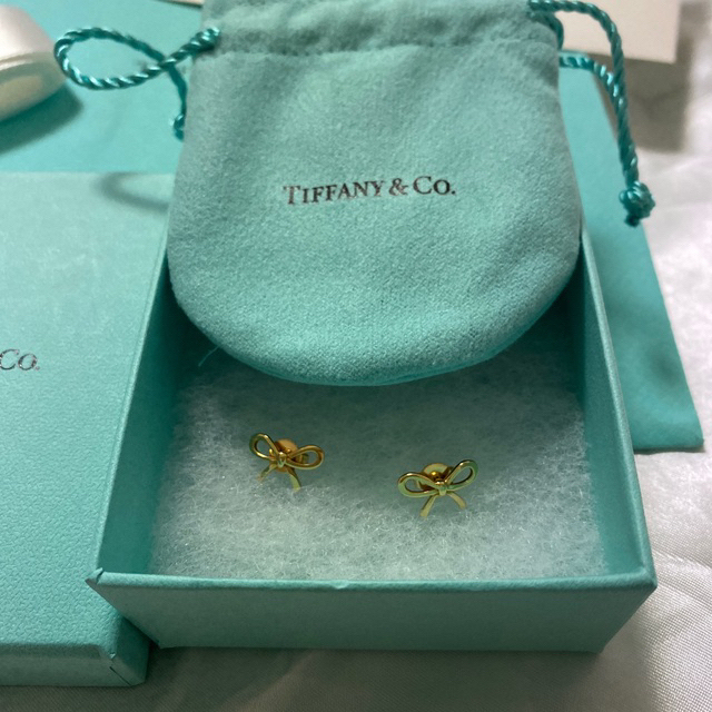 Tiffany & Co.(ティファニー)のティファニー　ピアス　イエローゴールド　K18 リボン　750 ボウピアス レディースのアクセサリー(ピアス)の商品写真