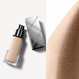 バーバリー(BURBERRY)のフレッシュグロウ ルミナスフルイドベース 01(その他)