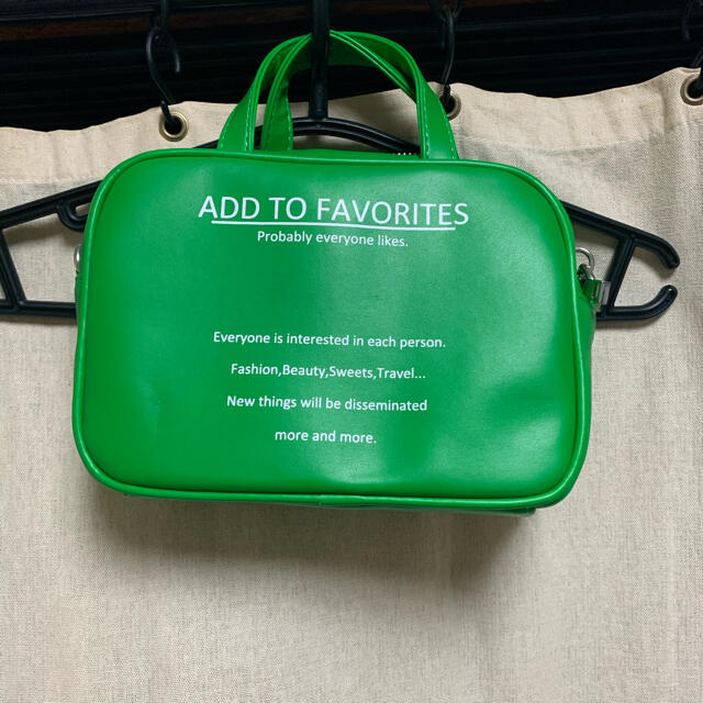 WEGO(ウィゴー)のWEGO ショルダーバック　ボストン風　緑　黒 レディースのバッグ(ショルダーバッグ)の商品写真