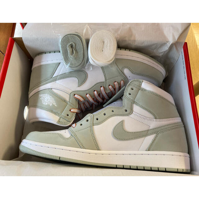 NIKE(ナイキ)のNike Wmns Air Jordan 1 "Seafoam" メンズの靴/シューズ(スニーカー)の商品写真