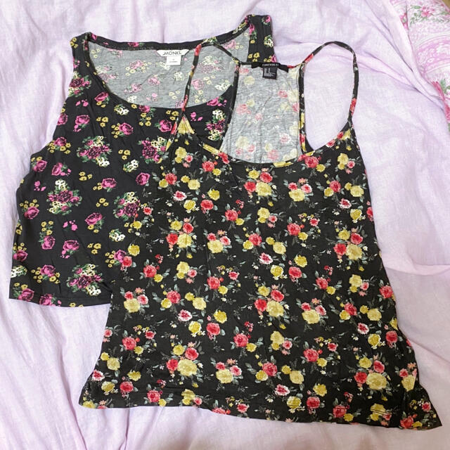 FOREVER 21(フォーエバートゥエンティーワン)のFOREVER 21 花柄キャミソール　2枚セット レディースのトップス(キャミソール)の商品写真