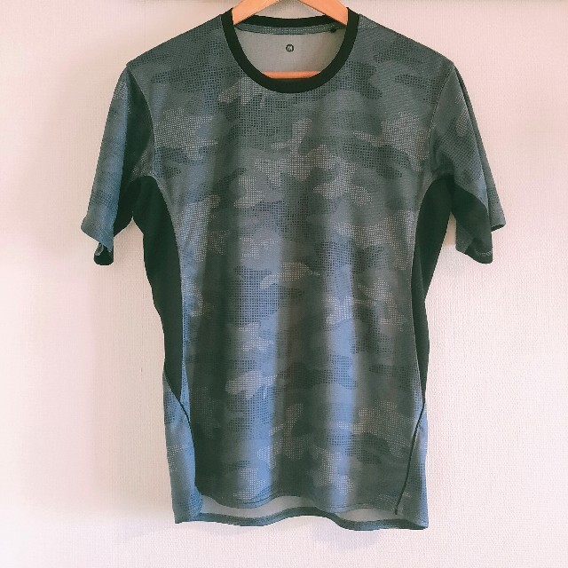 ジーユー GU メンズ Tシャツ グレー迷彩 Mサイズ メンズのトップス(Tシャツ/カットソー(半袖/袖なし))の商品写真
