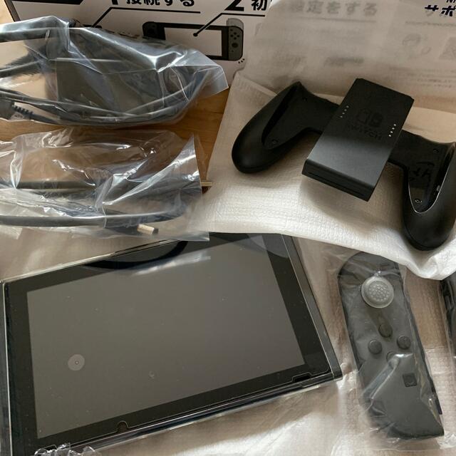 任天堂(ニンテンドウ)のNintendo Switch グレーどう森ソフト攻略本セット エンタメ/ホビーのゲームソフト/ゲーム機本体(家庭用ゲーム機本体)の商品写真