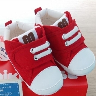 ミキハウス(mikihouse)の新品　ミキハウス　プレシューズ　12㎝　靴　赤　日本製　出産祝い　ギフトセット(スニーカー)